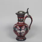 anton-schreiner-321_landhaus-schankkrug-rot-blau_0.3_Dl_04_k