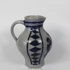 merkelbach-goebel-481_schankkrug_blaumalerei-geritzt_1.5l_2-k