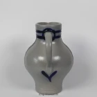 merkelbach-goebel-481_schankkrug_blaumalerei-geritzt_1.5l_5-k