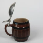 marzi-remy_figurenkrug-bierfass-kronenbraeu_0.5l_dl_1a-k