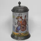 unbekannt_fayence-humpen-cellist_1.1l_dl_03-k