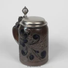 m.schmidt_humpen-westerwald-blumen-braun-blau_0.5l_dl_2-k
