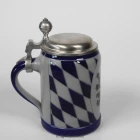 unbekannt_humpen-blaumalerei-rauten-wappenlöwe_0.5l_dl_1-k