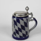 unbekannt_humpen-blaumalerei-rauten-wappenlöwe_0.5l_dl_3-k