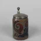 unbekannt_humpen-westerwald-motive-zwiebel-schwan-braun-blau_0.5l_dl_3-k