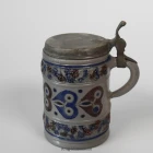 historischer-humpen_geritzt-relief-westerwald-floral_0.5l_dl_5-k