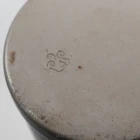 steinzeug-industrie-grenzhausen_halbe-wirtshausszene_0.5l_dl_7-k