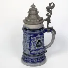 johann-peter-thewalt-1102_humpen-historismus-jaegers-einkehr-defregger_0.5l_dl_04-k